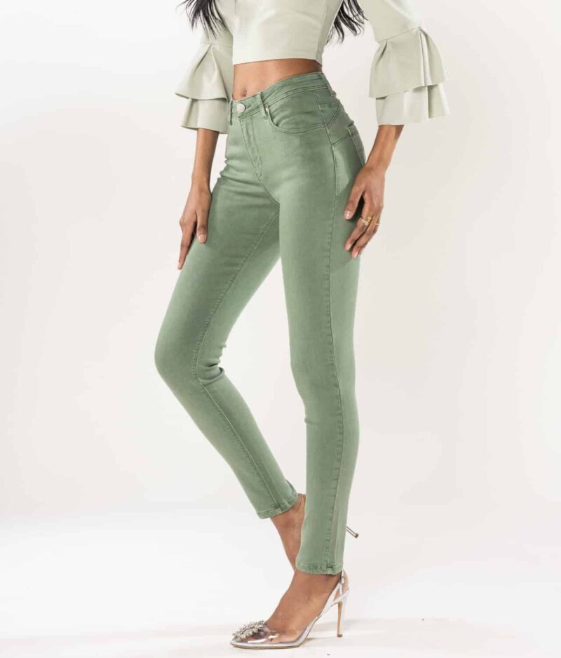 Barvne_jeans_hlače_Push_Up_P106-17.c