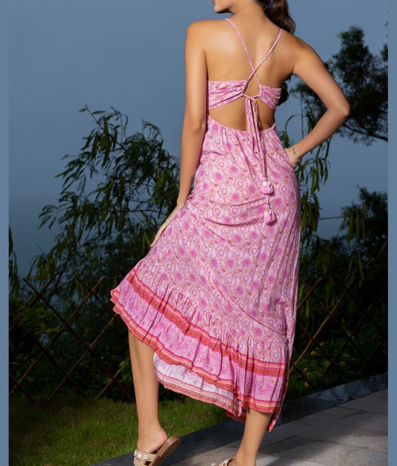 Langes_Kleid_mit_einem_Blumenmuster_DR2387-1298.b
