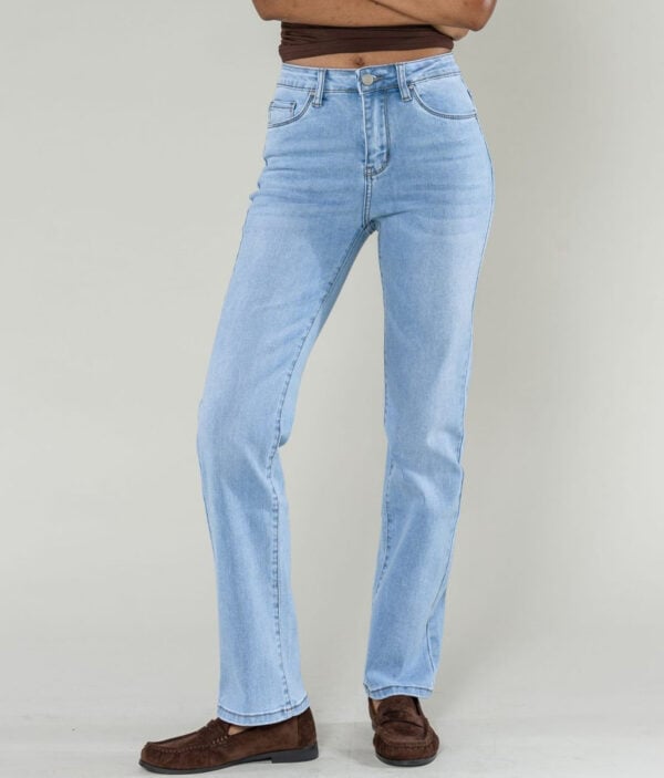 Domov 8 Ravne kavbojke Nina Carter P517-6